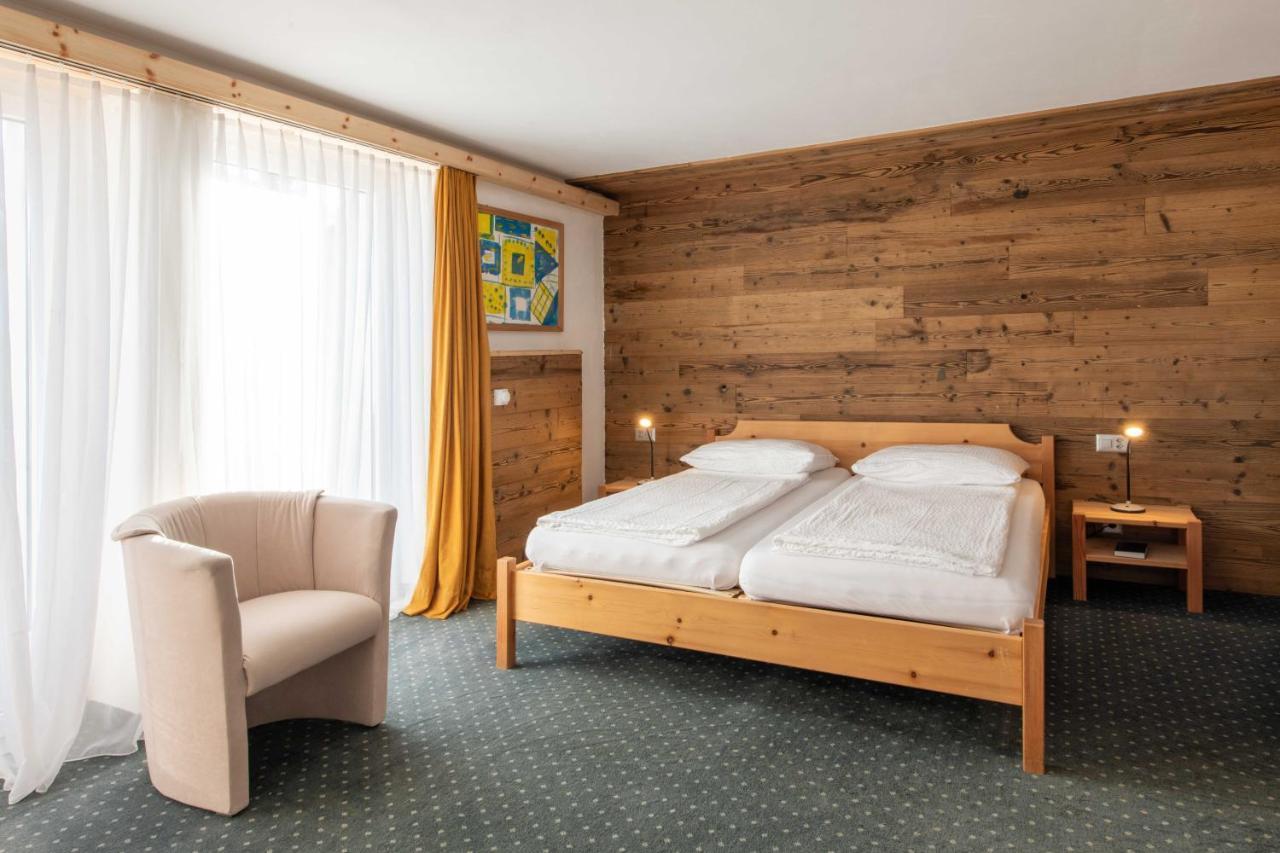 Hotel Grischuna Bivio Buitenkant foto