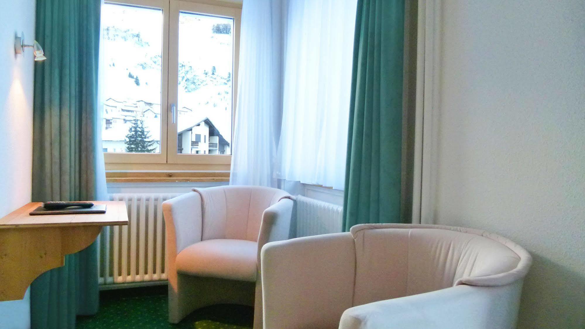 Hotel Grischuna Bivio Buitenkant foto